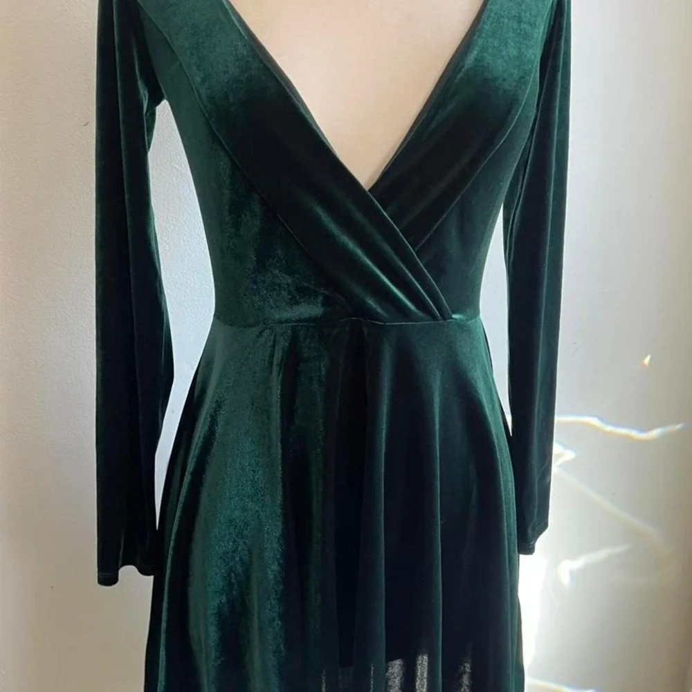 Kimchi blue velvet green mini skater dress Deep V plunge neckline size small - Picture 4 of 4